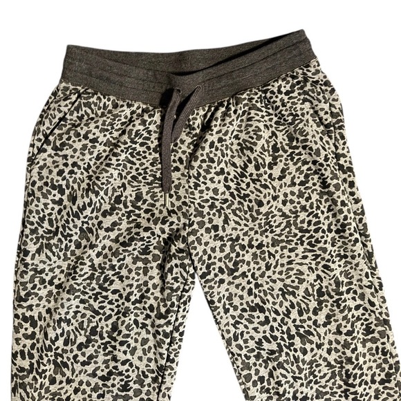 Old‎ Navy Womens Leopard Print Jogger Pants Medium Gray Lounge Casual - Picture 2 of 5